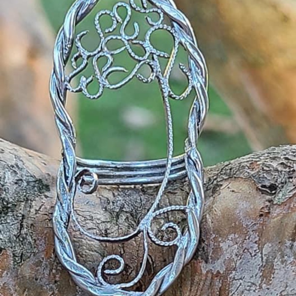 Elegant Silver Swirl Ring